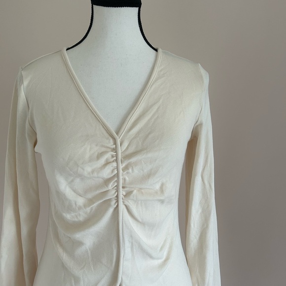 XXOO Milky White Ruched Front V-Neck Long Sleeve Top - Picture 5 of 7